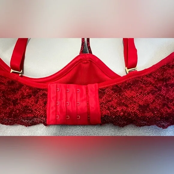 Leonisa Chic, comfortable and sexy red strapless bra - Picture 12 of 12